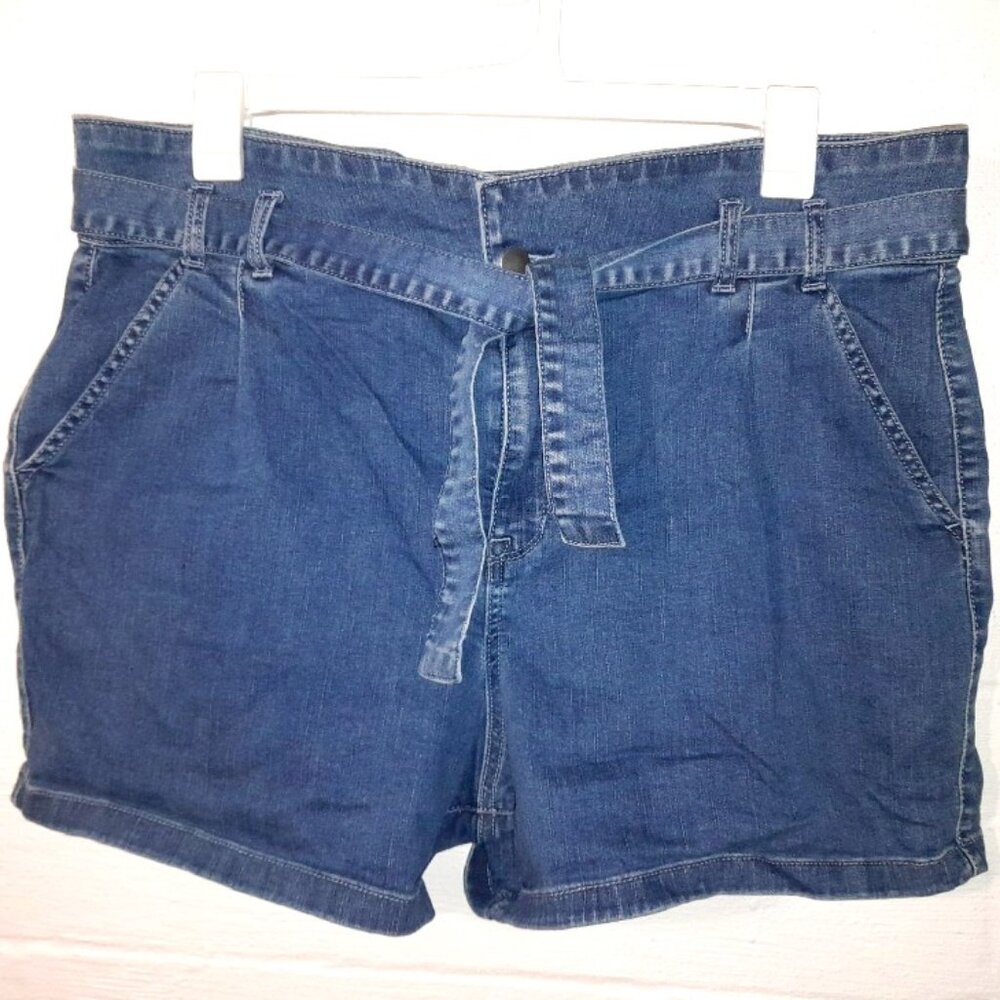 a.n.a. Women's Plus Size 18 Stretch Denim Hi Rise Paper Bag Belted Jean Shorts